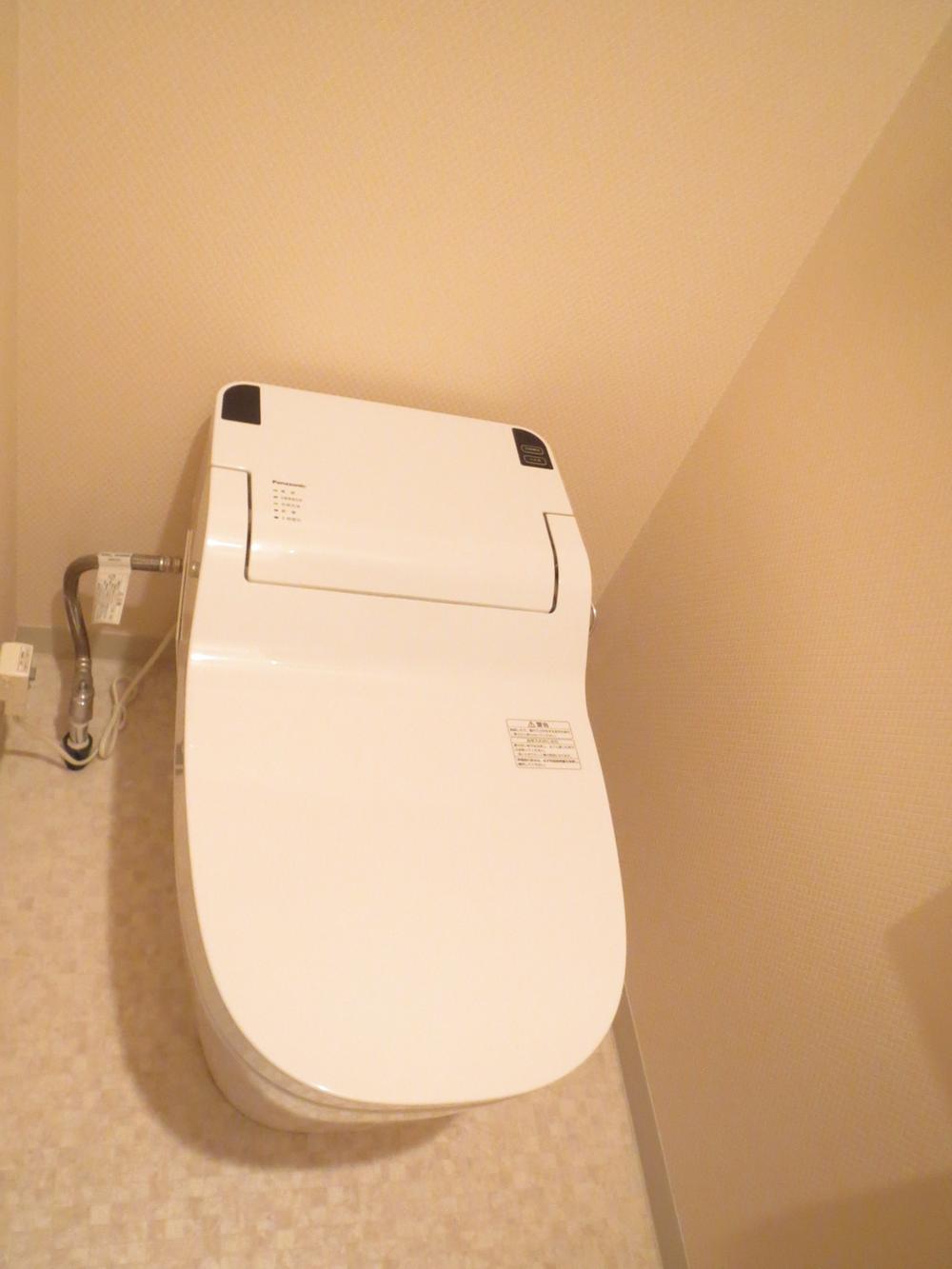 Toilet. Toilet (warm water cleaning toilet seat)