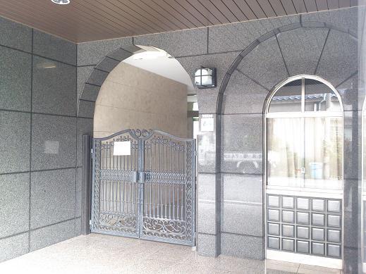 Entrance. Common areas