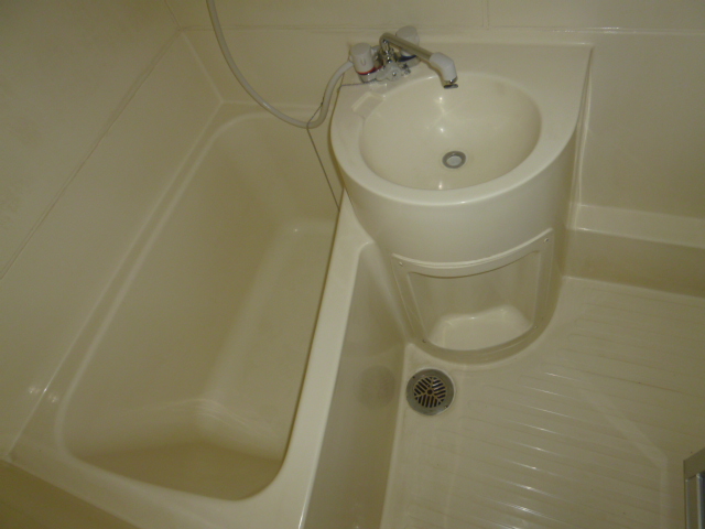 Bath. Washbasin in the bath ☆