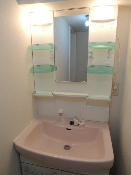 Wash basin, toilet. Shampoo is Dresser.