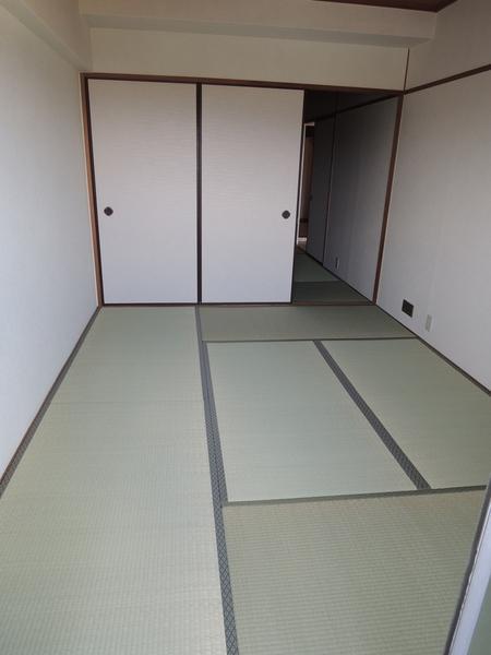 Non-living room. Japanese-style room 6 quires.