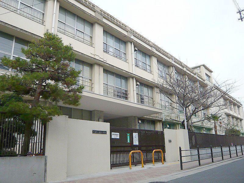 Primary school. 573m to Osaka City Enomoto Elementary School