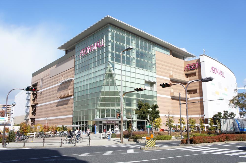 Shopping centre. 1300m to Tsurumi Ryokuchi ion Mall