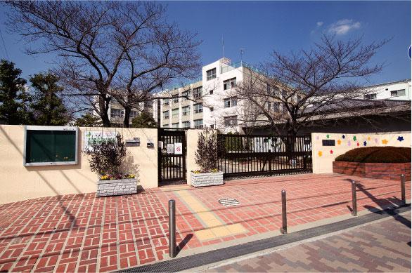 Primary school. Yokozutsumi is commuting distance of 80m families peace of mind until the elementary school