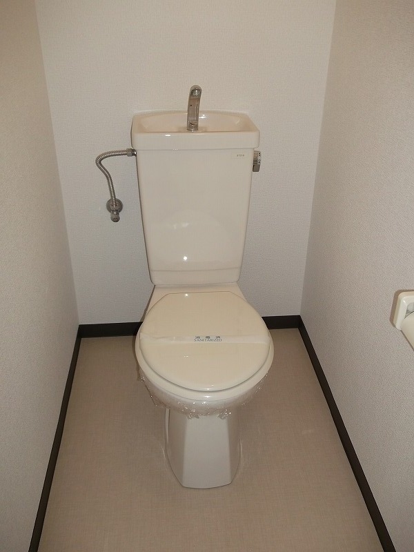 Toilet. bus ・ Toilet is separate