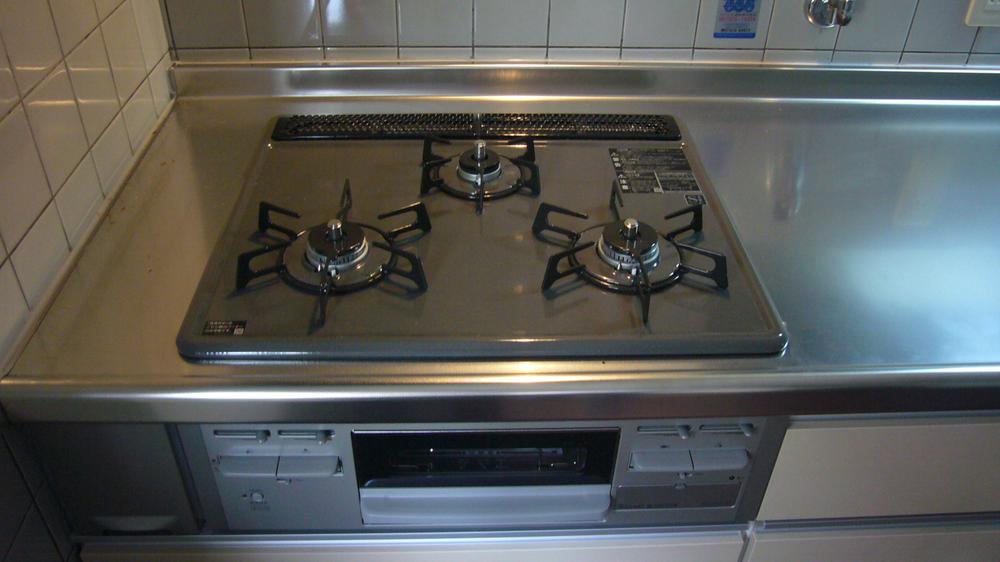 Kitchen. Glass top stove