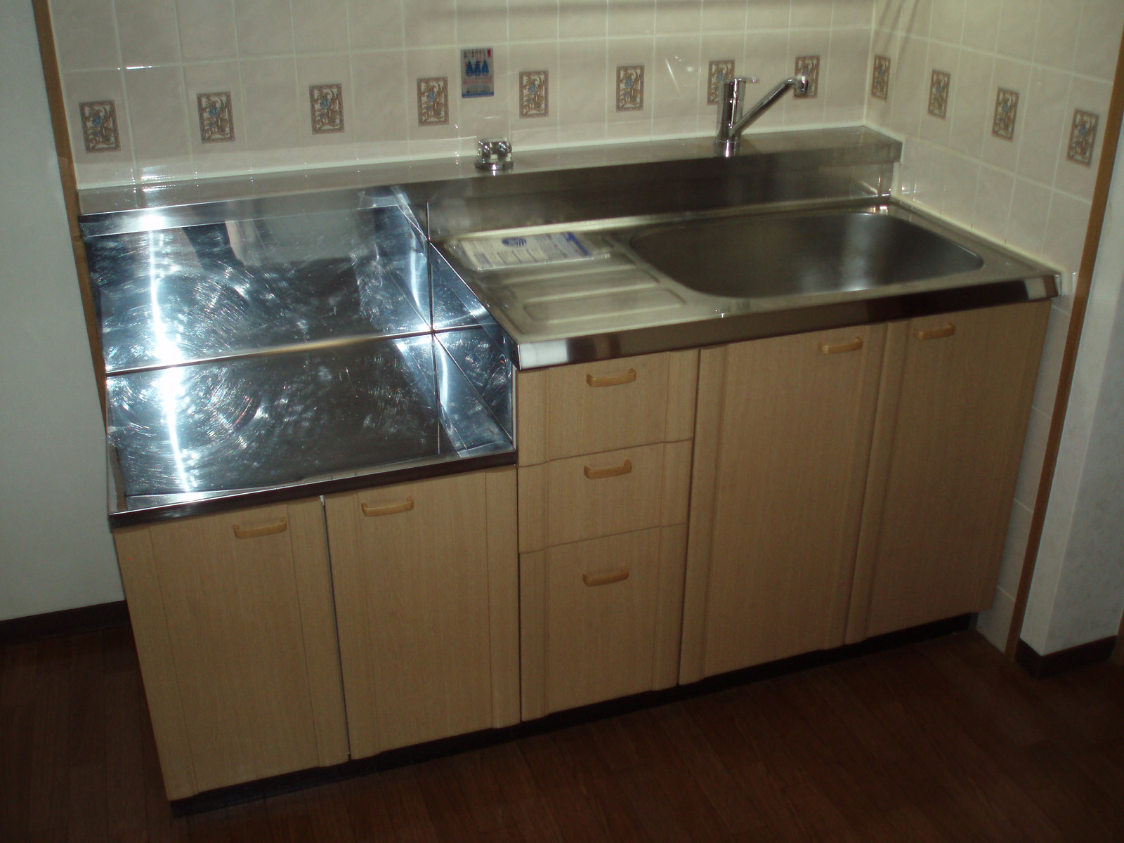 Kitchen. Two-burner gas stove installation Allowed