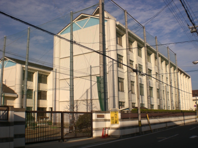 Primary school. 693m to Osaka Municipal Tsurumi Minami elementary school (elementary school)