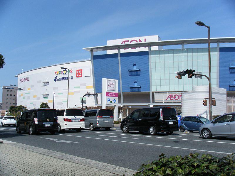 Shopping centre. 596m to Tsurumi Ryokuchi ion Mall