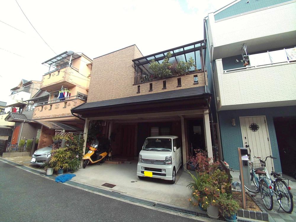 Local appearance photo. Heisei Built 16 years! ! Frontage There is also a 7.3m. 