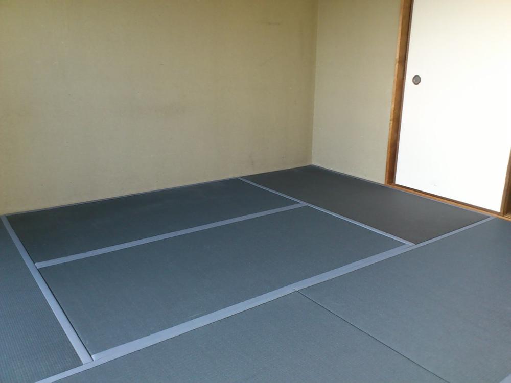 Non-living room. It is a tatami specifications of the shade a little changed