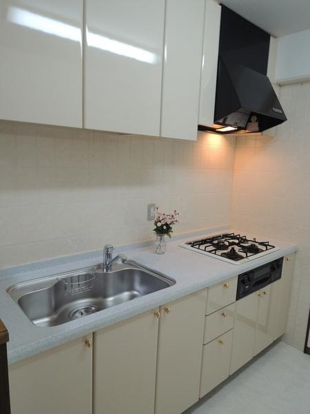 Kitchen. You independent kitchen can concentrate on cooking.