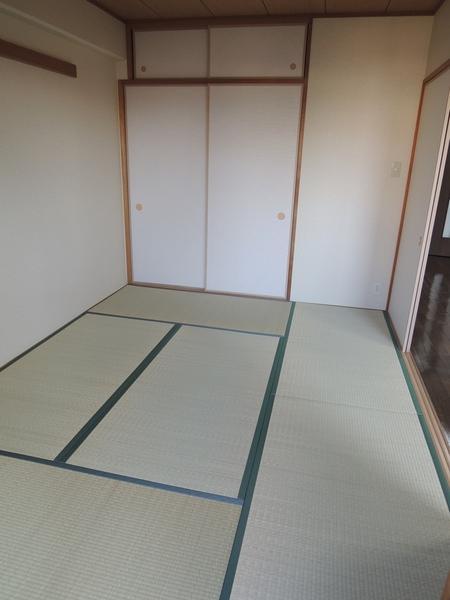 Non-living room. Japanese-style room 6 quires. tatami, Sliding door, Cross was also exchange.