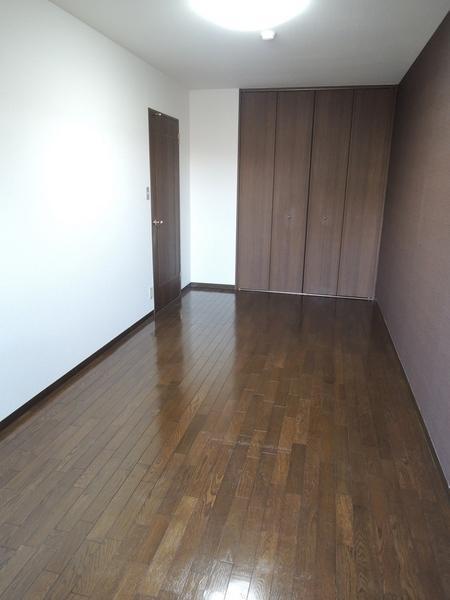 Non-living room. Western-style 7.4 Pledge. How in the bedroom.