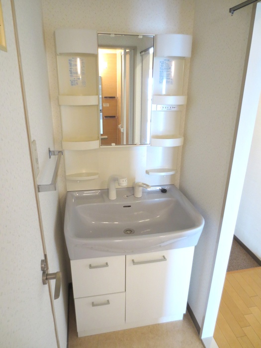 Washroom. Shampoo dresser! !