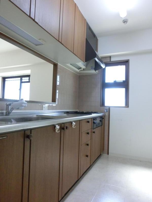 Kitchen. Beautiful renovated passes.