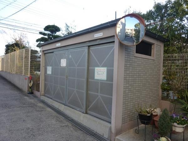 Other common areas. Garbage station. It is always cleaning to clean.