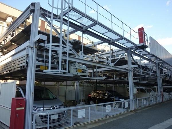 Parking lot. Mechanical parking.