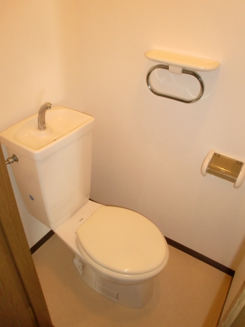 Toilet. Washlet is possible installation. 