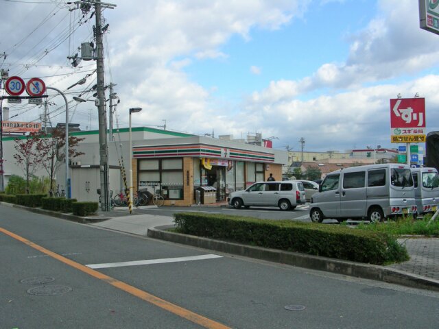 Convenience store. 299m to Seven-Eleven Osaka Tsurumi Ryokuchi store (convenience store)