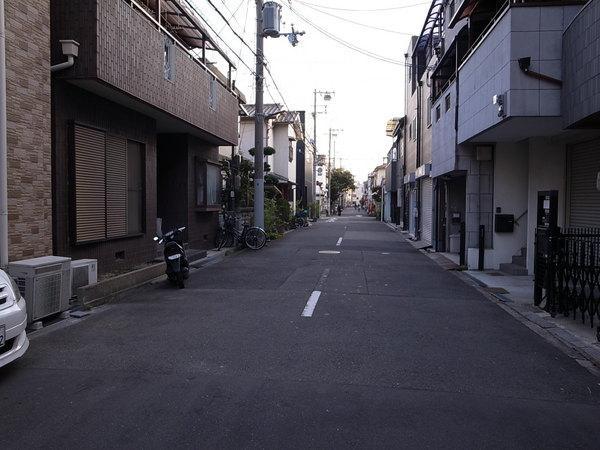 Local photos, including front road. It is also safe for children at the front road spacious ☆ 