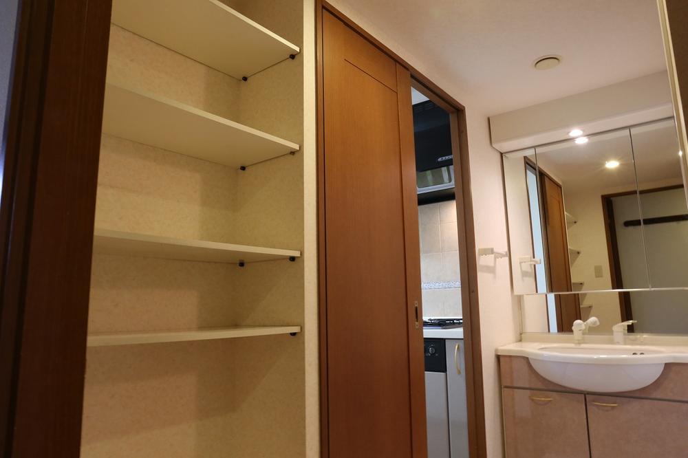 Wash basin, toilet. 2013 October shooting