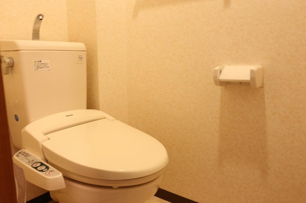 Toilet. 2013 October shooting