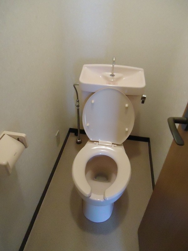 Toilet. Washlet is installed Allowed