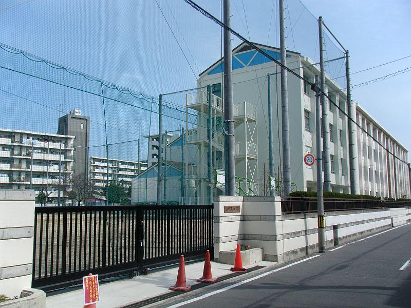 Primary school. 770m to Osaka Municipal Tsurumi Minami Elementary School