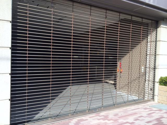 Parking lot. Is a parking lot that is suitable for crime prevention.