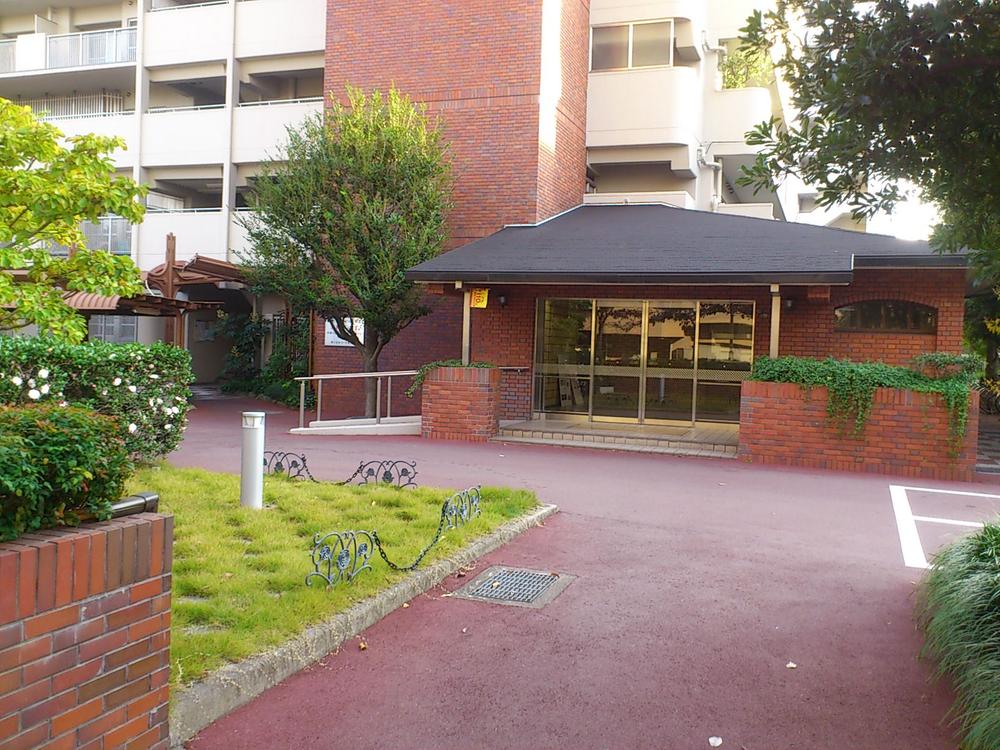 Entrance. A beautiful passage to the street entrance