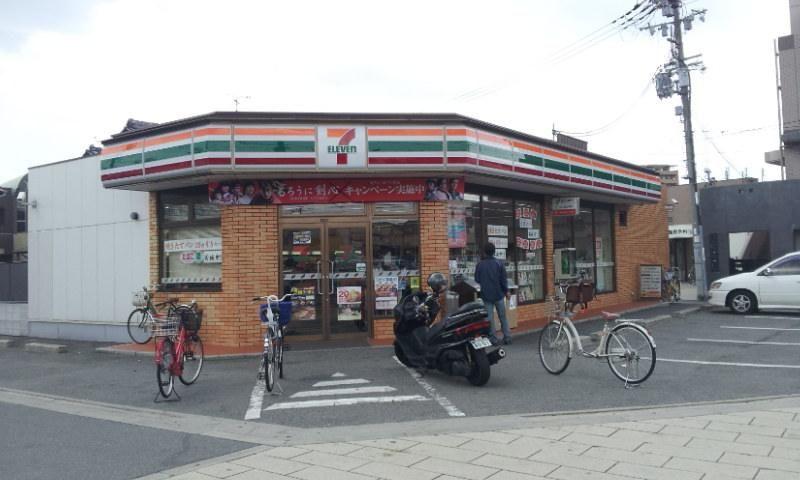 Convenience store. Seven-Eleven 898m to Osaka Hama 3-chome