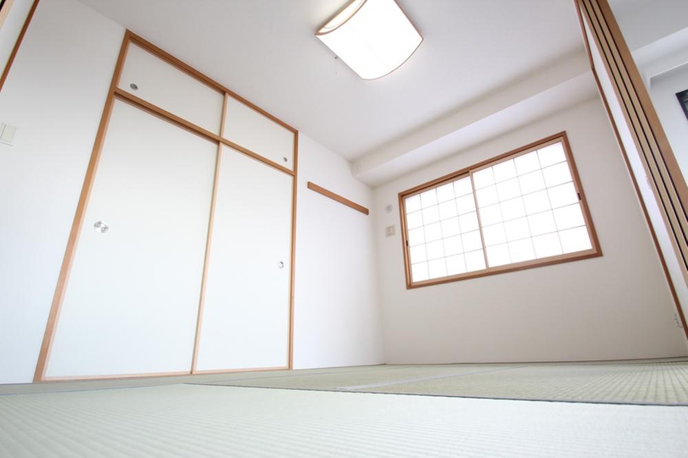 Non-living room. Once you become sleepy, Golon in Japanese-style room.