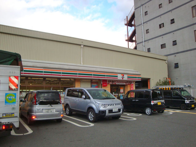 Convenience store. Seven-Eleven Osaka Tsurumi 6-chome up (convenience store) 381m