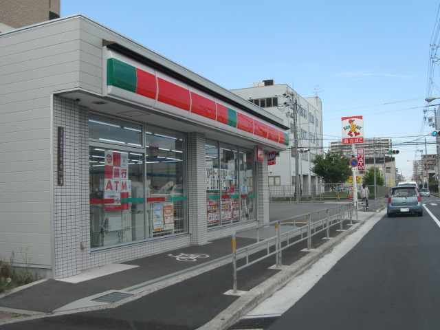 Convenience store. Thanks Tsurumi Imazukita store up (convenience store) 516m