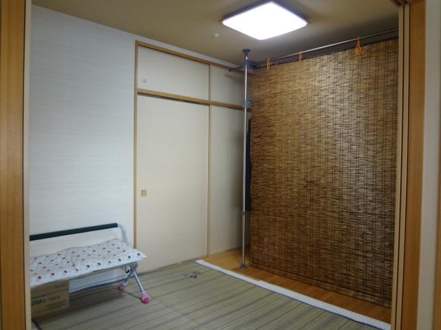 Non-living room. Indoor (11 May 2013) Shooting (furniture, etc. of the photo are not included in the sale price)