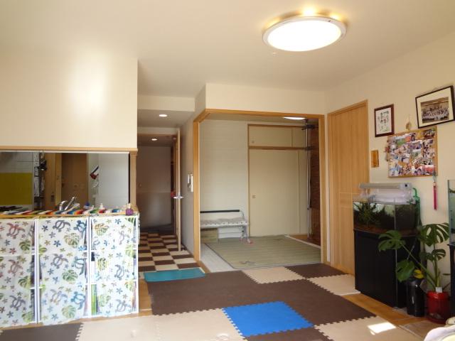 Living. Indoor (11 May 2013) Shooting (furniture, etc. of the photo are not included in the sale price)