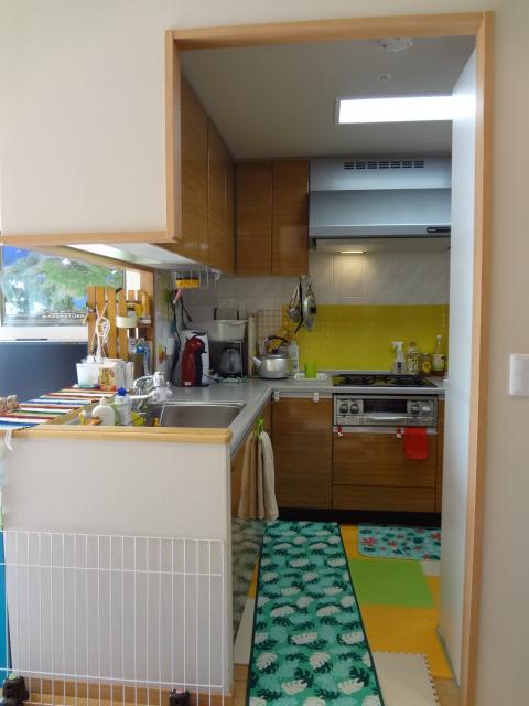 Kitchen. Local (11 May 2013) Shooting (furniture, etc. of the photo are not included in the sale price)