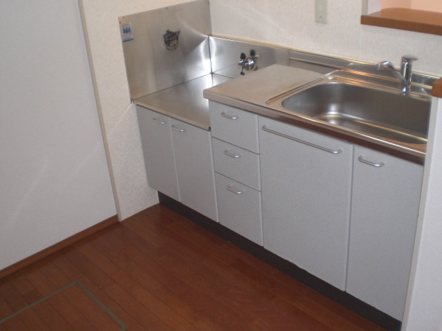 Kitchen. Gas stove can be installed. 