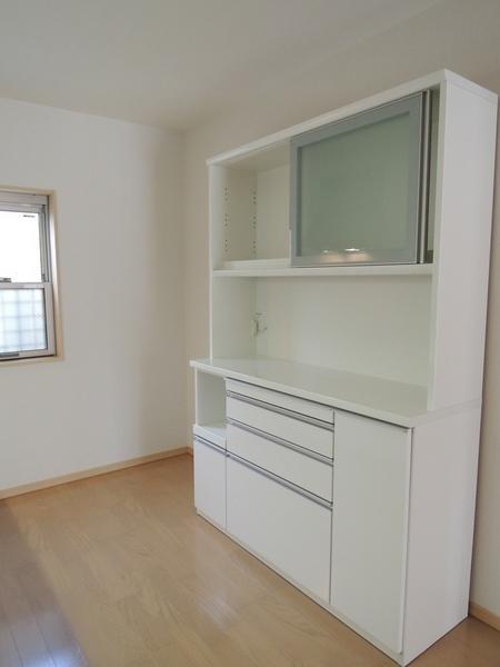 Kitchen. Happy cupboard. You can put even a microwave oven and rice cooker.