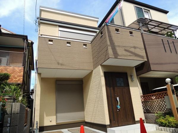 Local appearance photo. Spacious 2-story! Water around the first floor, Bedroom on the second floor. There is a residence of the permanent type.