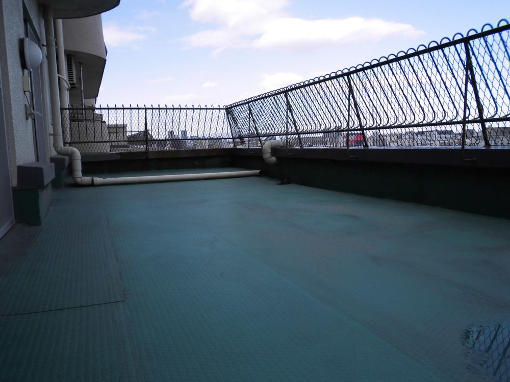 Balcony.  ■ Three-sided balcony total 43.96 sq m !