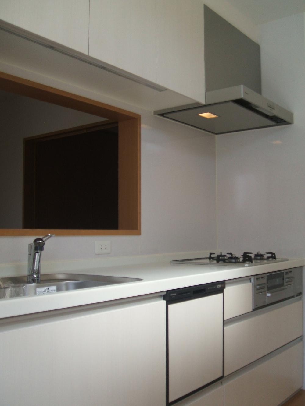 Kitchen.  ◆ Range hood is also a smart