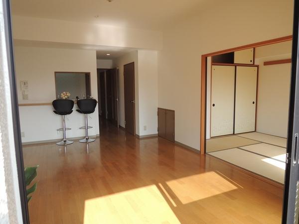 Living. Bright south-facing living. 12.6 Pledge.