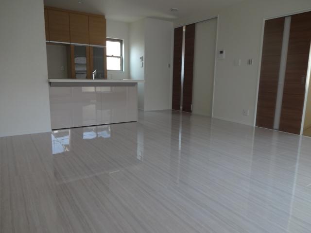 Same specifications photos (living). DAIKEN (floor)