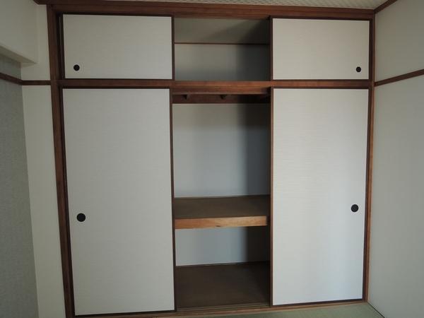 Receipt. Japanese-style room of 6 quires closet. It is with upper closet.