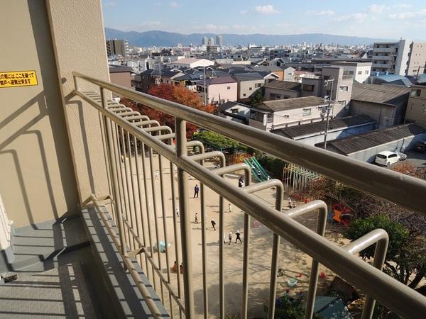View photos from the dwelling unit. Since the balcony is made in one part of the grid, Laundry dries quickly.