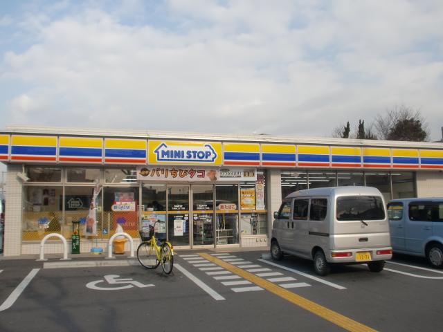 Convenience store. MINISTOP Osaka sundry 5-chome up (convenience store) 479m