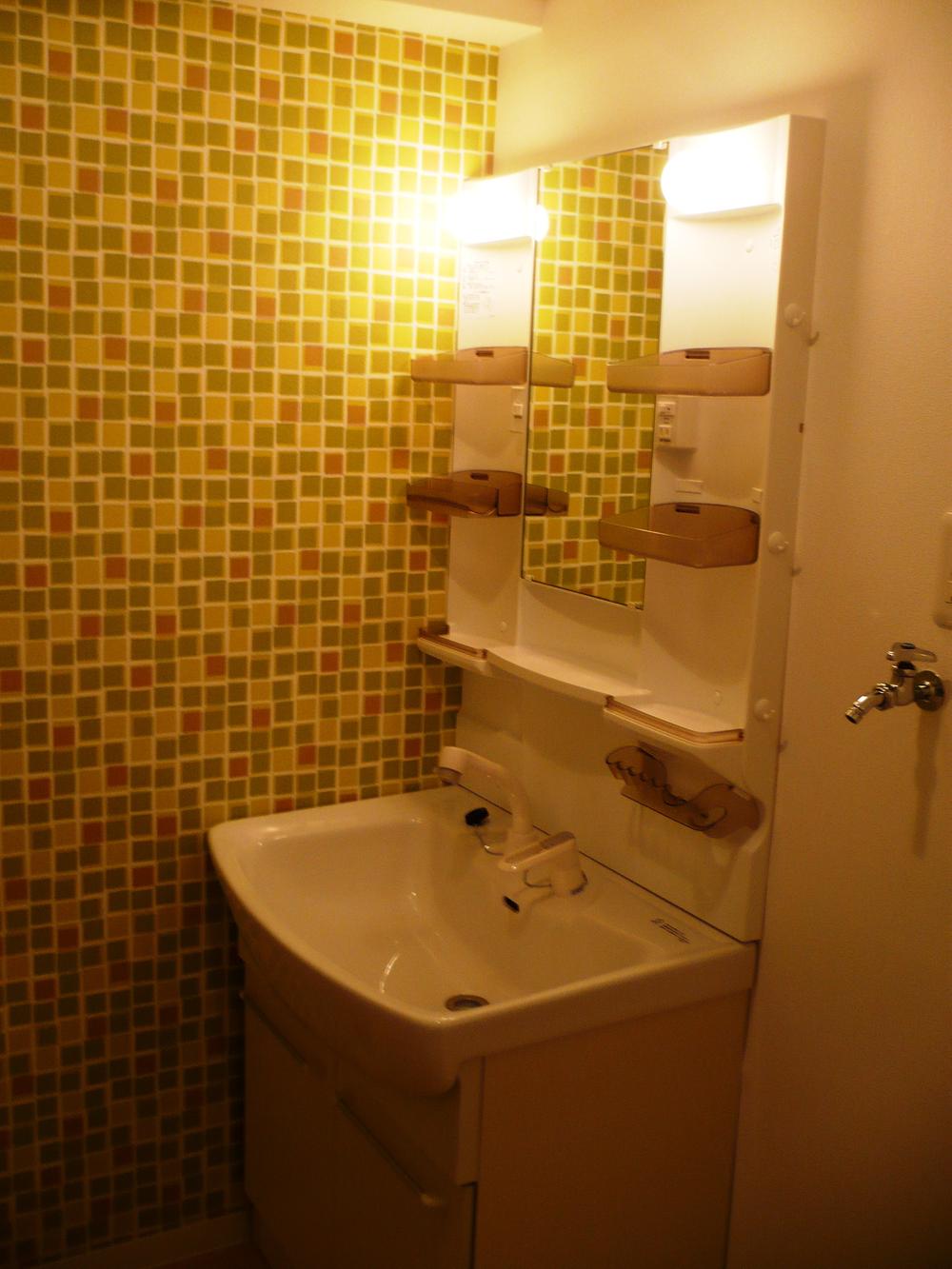 Wash basin, toilet. Indoor (April 2013) Shooting