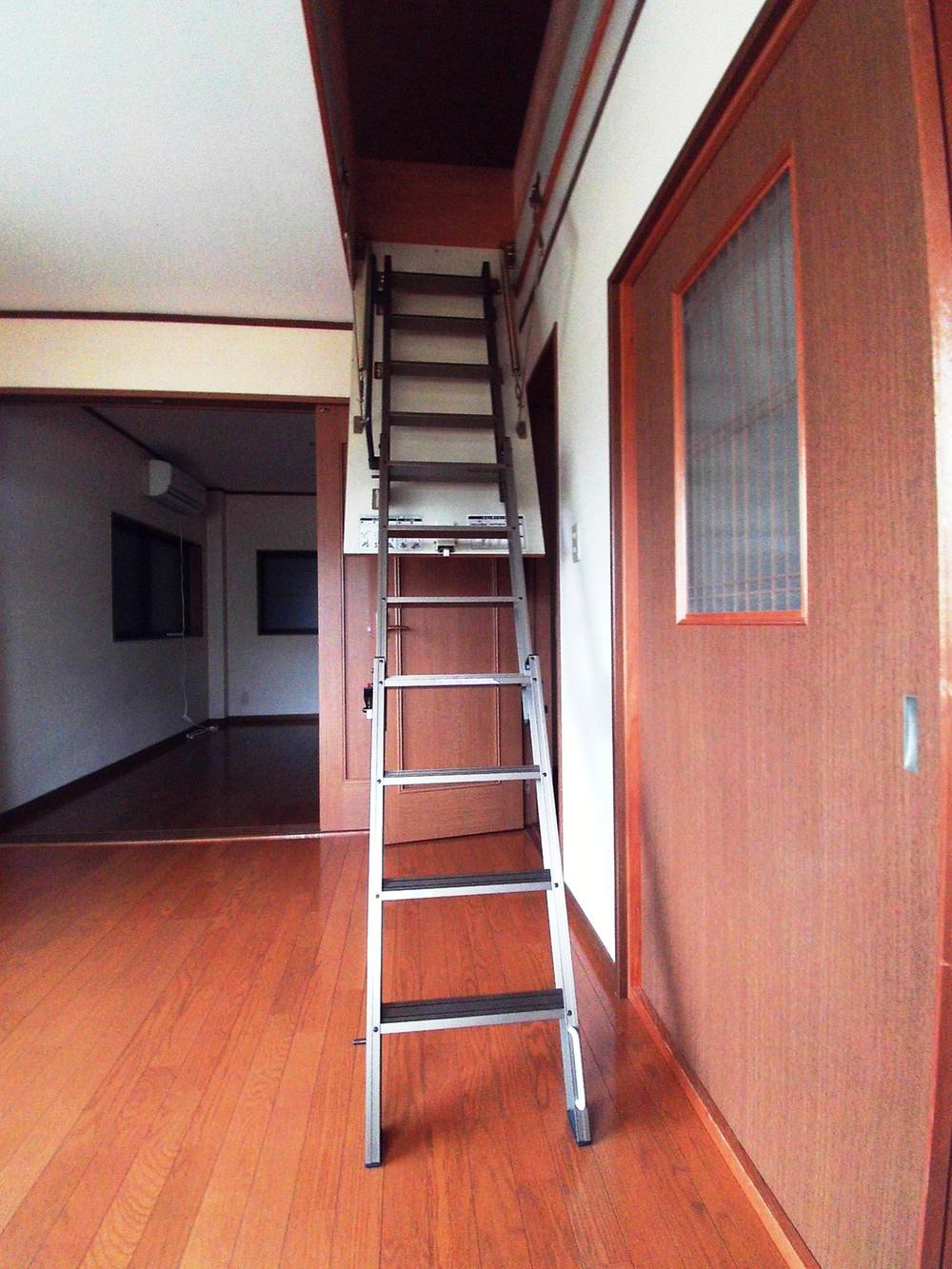 Other introspection. On the third floor Western-style room is, Stairs to the attic storage